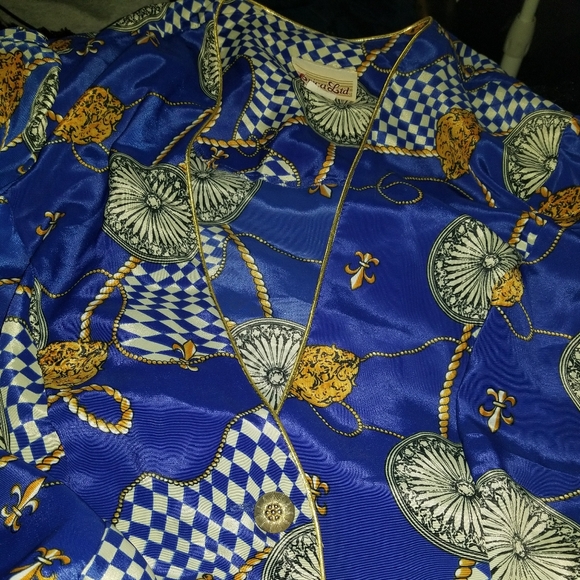 Plus Size Shoulder Padded 2 piece top and skirt - Picture 4 of 5